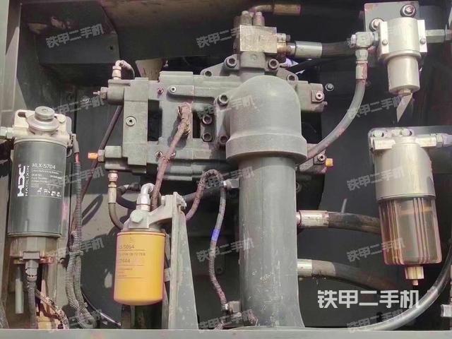 液壓泵艙室正面整體（整機(jī)外觀）