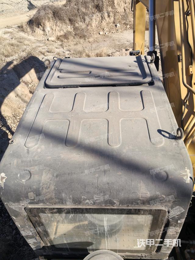 驾驶室顶部（整机外观）