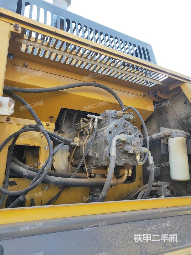 液壓泵艙室正面整體(整機(jī)外觀) 液壓泵艙室正面整體(整機(jī)外觀)