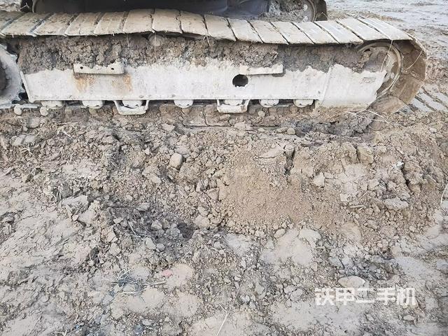 單側(cè)履帶整體(整機(jī)外觀) 單側(cè)履帶整體(整機(jī)外觀)