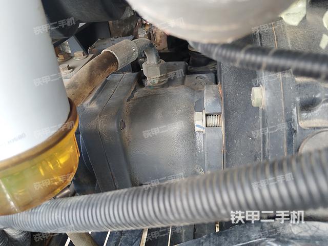 液壓泵艙室正面整體（整機(jī)外觀）