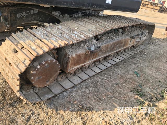 單側(cè)履帶整體(整機(jī)外觀) 單側(cè)履帶整體(整機(jī)外觀)