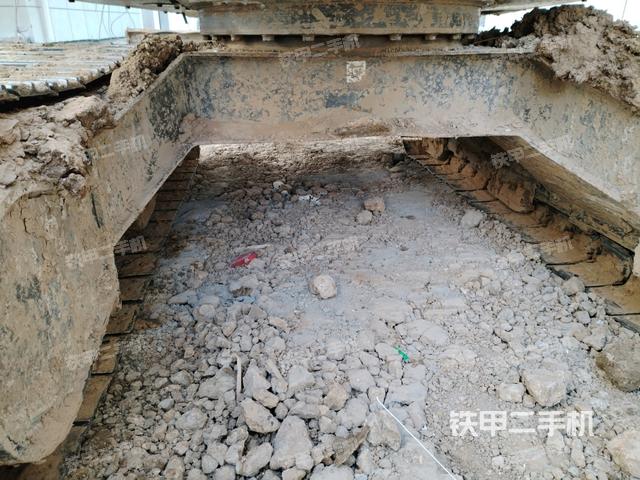 转盘和下车架正前(工作和回转装置) 转盘和下车架正前(工作和回转装置)