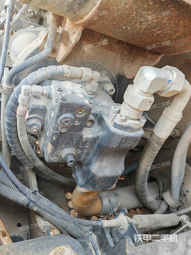 液壓泵艙室正面整體(整機(jī)外觀) 液壓泵艙室正面整體(整機(jī)外觀)