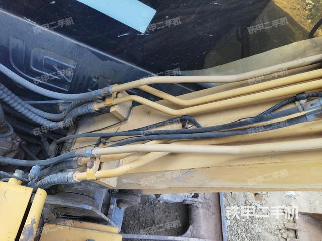 大臂根部?斜（工作和回轉(zhuǎn)裝置）