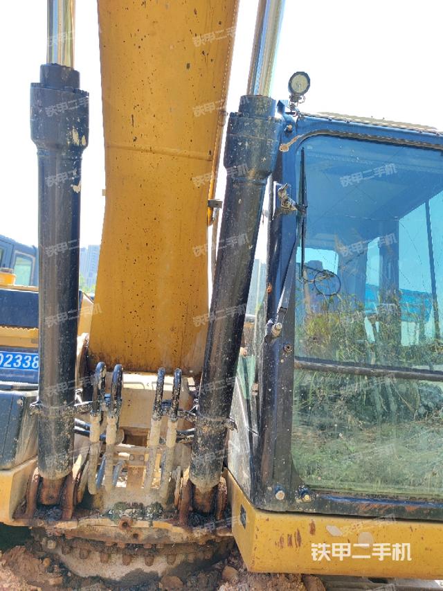 大臂油缸整體?豎拍（工作和回轉(zhuǎn)裝置）