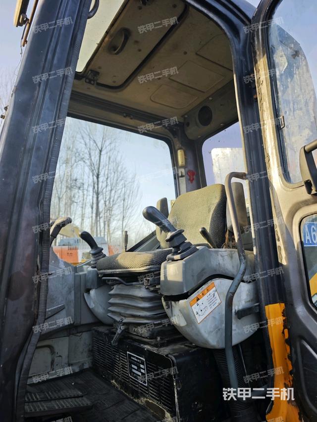 駕駛室整體（整機(jī)外觀）