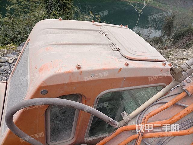 驾驶室顶部（整机外观）