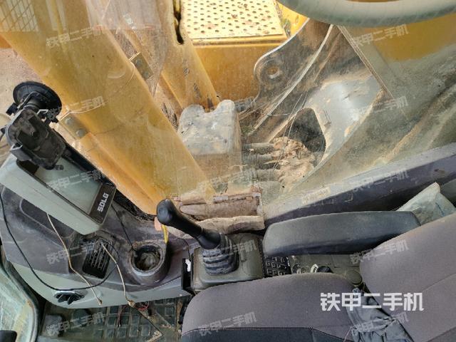 座椅右側(cè)控制臺(tái)/鑰匙門/油門/含右手柄（駕駛室部分）