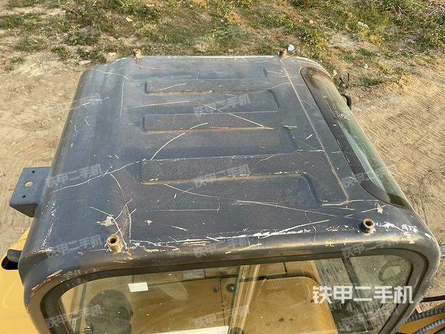 驾驶室顶部（整机外观）