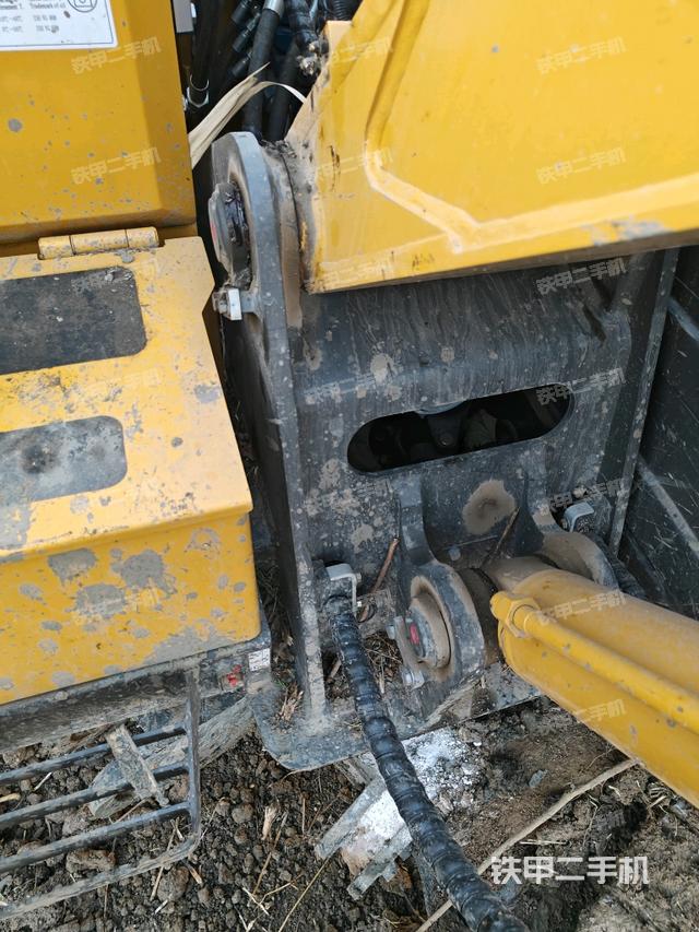 大臂根部?斜（工作和回轉(zhuǎn)裝置）