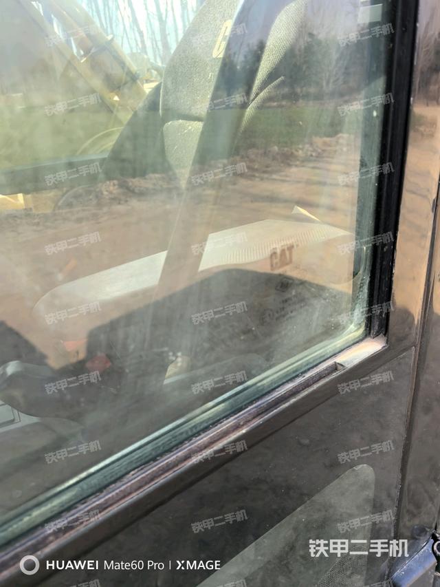 后窗玻璃角標（駕駛室部分）