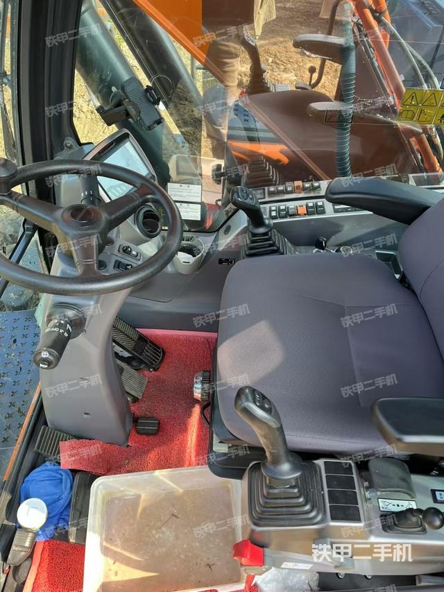 駕駛室整體（整機(jī)外觀）