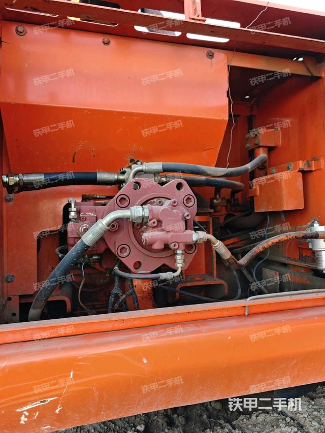 液壓泵艙室正面整體(整機(jī)外觀) 液壓泵艙室正面整體(整機(jī)外觀)