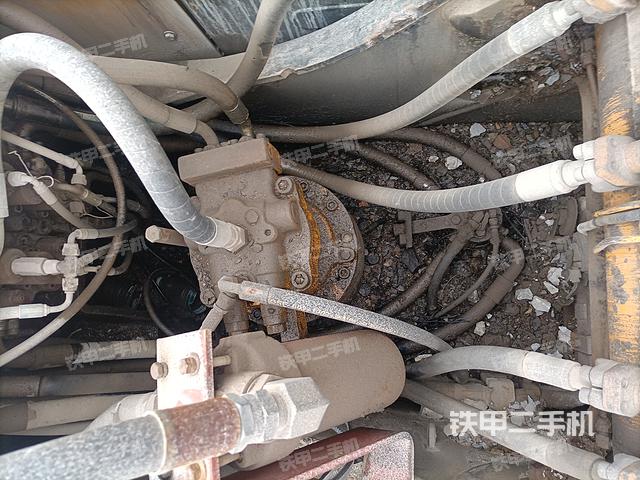 回转马达和主控阀（整机外观）