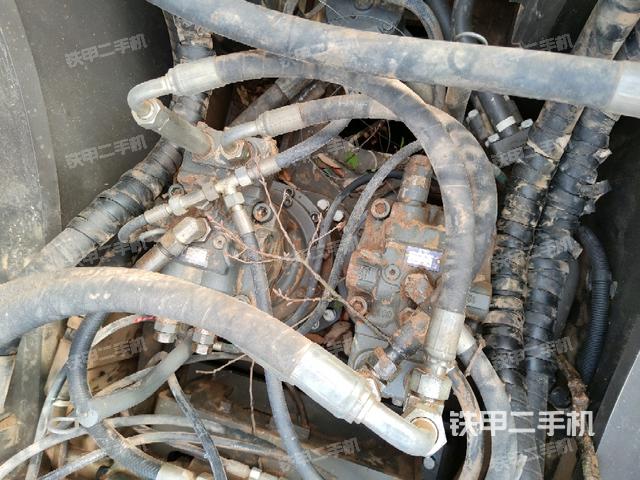 中央回轉(zhuǎn)接頭特寫（上車部件）