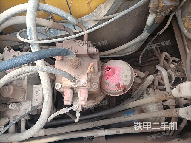 回转马达和主控阀（整机外观）