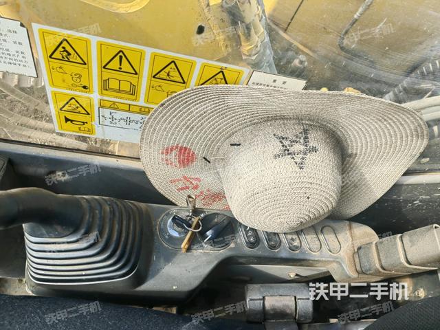 座椅右側(cè)控制臺(tái)/鑰匙門/油門/含右手柄（駕駛室部分）