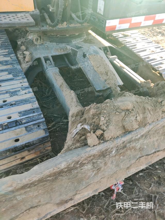 轉盤和下車架正前(工作和回轉裝置) 轉盤和下車架正前(工作和回轉裝置)