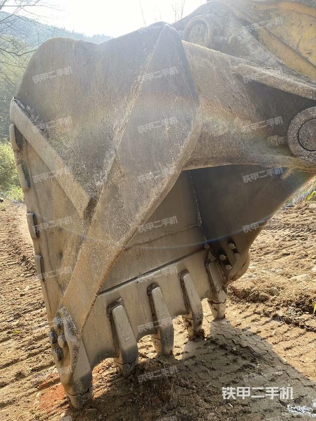 鏟斗右后整體（工作和回轉(zhuǎn)裝置）