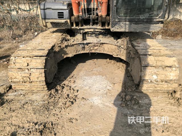 轉(zhuǎn)盤和下車架正前(工作和回轉(zhuǎn)裝置) 轉(zhuǎn)盤和下車架正前(工作和回轉(zhuǎn)裝置)