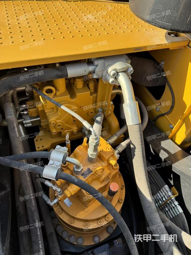 回转马达和主控阀（整机外观）