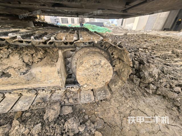 左側(cè)履帶整體?(行走機(jī)構(gòu)) 左側(cè)履帶整體?(行走機(jī)構(gòu))