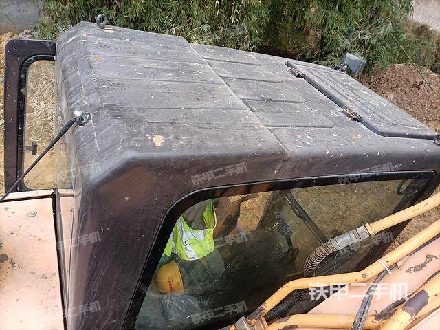 驾驶室顶部（整机外观）