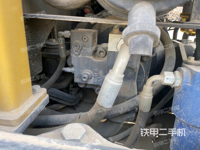 液壓泵艙室正面整體（整機外觀）