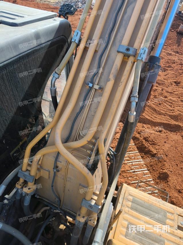 大臂油缸整體?豎拍（工作和回轉(zhuǎn)裝置）