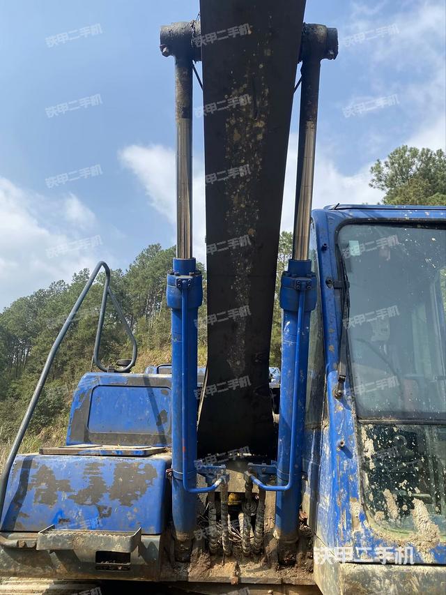 大臂油缸整體?豎拍（工作和回轉(zhuǎn)裝置）