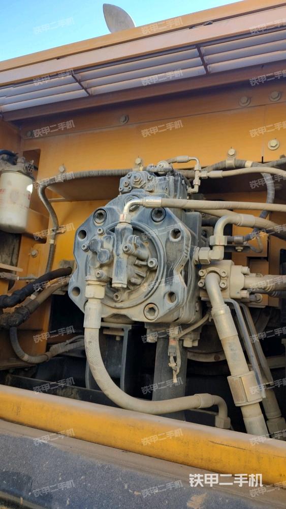 液壓泵艙室正面整體（整機(jī)外觀）