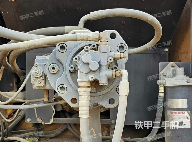 液壓泵艙室正面整體(整機(jī)外觀) 液壓泵艙室正面整體(整機(jī)外觀)