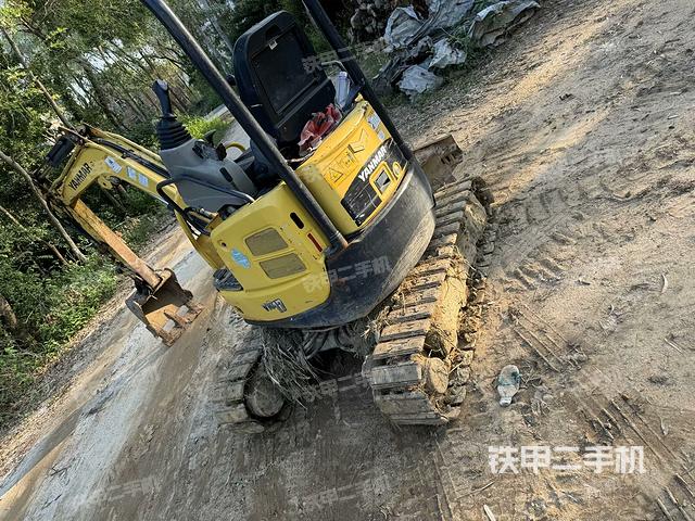 駕駛室頂部(整機外觀) 駕駛室頂部(整機外觀)