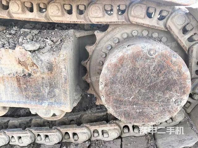 單側(cè)履帶整體(整機(jī)外觀) 單側(cè)履帶整體(整機(jī)外觀)