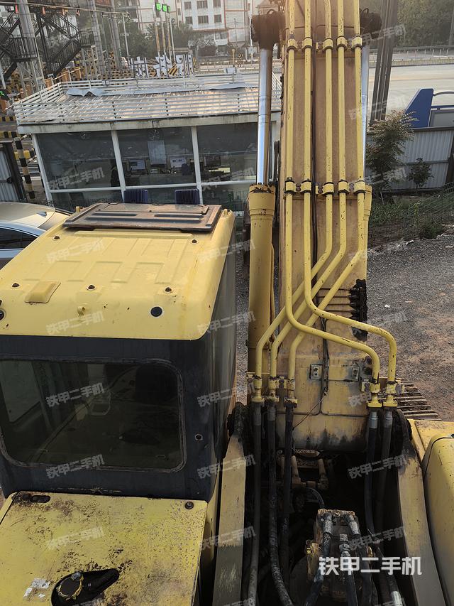 驾驶室顶部（整机外观）