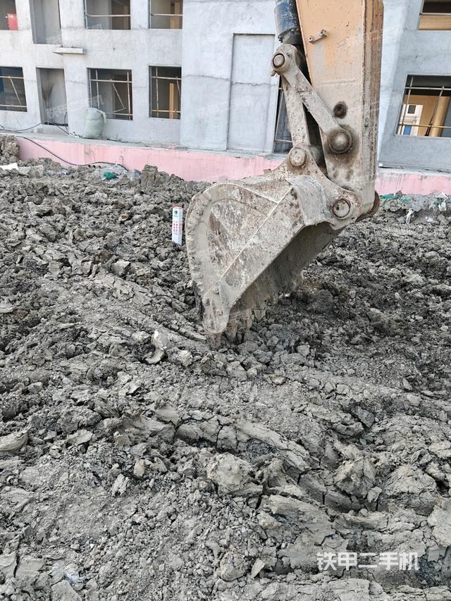鏟斗右后整體(工作和回轉裝置) 鏟斗右后整體(工作和回轉裝置)