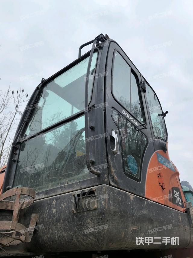 ?駕駛室正側(cè)（駕駛室部分）