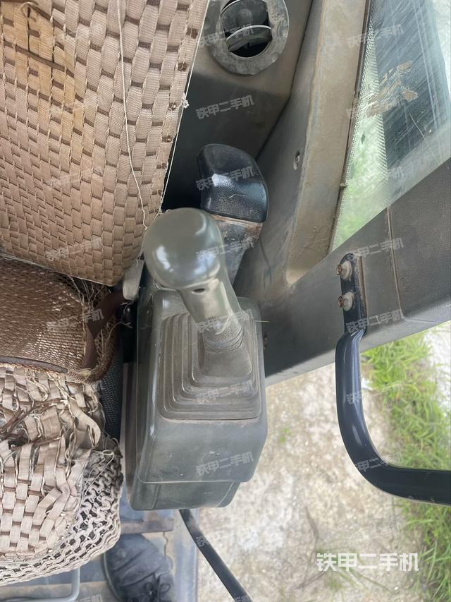 座椅左側(cè)控制臺/音響/含左手柄（駕駛室部分）