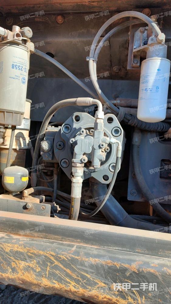 液壓泵艙室正面整體(整機(jī)外觀) 液壓泵艙室正面整體(整機(jī)外觀)