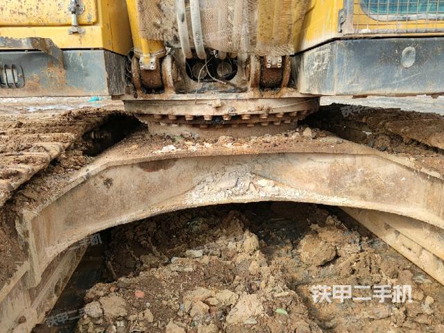 轉(zhuǎn)盤和下車架正前（工作和回轉(zhuǎn)裝置）