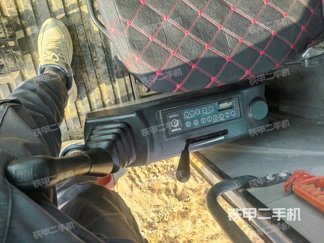 座椅左側(cè)控制臺(tái)/音響/含左手柄（駕駛室部分）