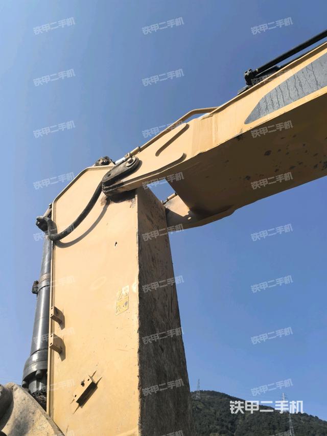 小臂整體左后(工作和回轉(zhuǎn)裝置) 小臂整體左后(工作和回轉(zhuǎn)裝置)