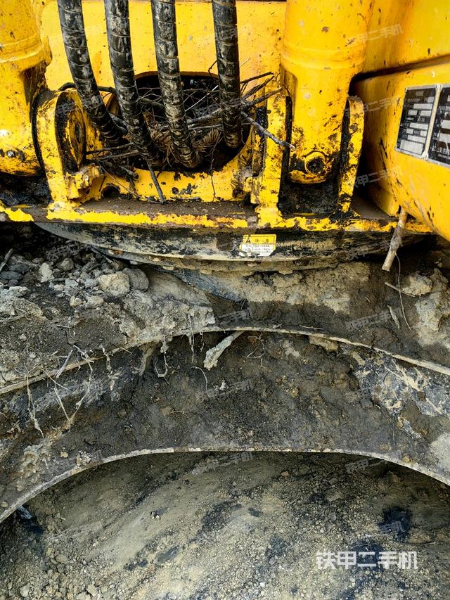 轉(zhuǎn)盤(pán)和下車(chē)架正前（工作和回轉(zhuǎn)裝置）