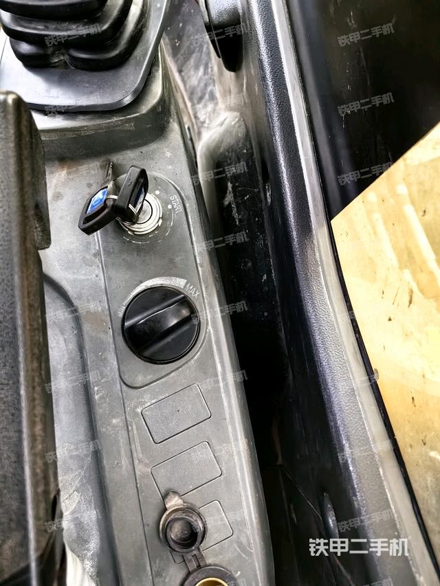 座椅左側(cè)控制臺(tái)/音響/含左手柄（駕駛室部分）