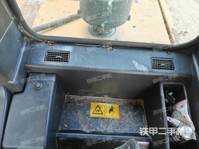 座椅后部(駕駛室部分) 座椅后部(駕駛室部分)