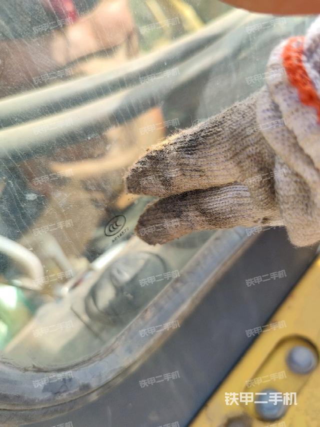 后窗玻璃角標（駕駛室部分）