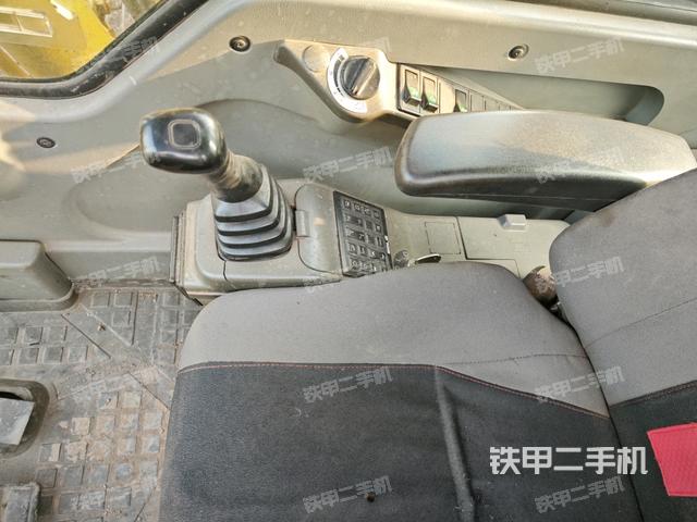 座椅右側(cè)控制臺(tái)/鑰匙門/油門/含右手柄(駕駛室部分) 座椅右側(cè)控制臺(tái)/鑰匙門/油門/含右手柄(駕駛室部分)