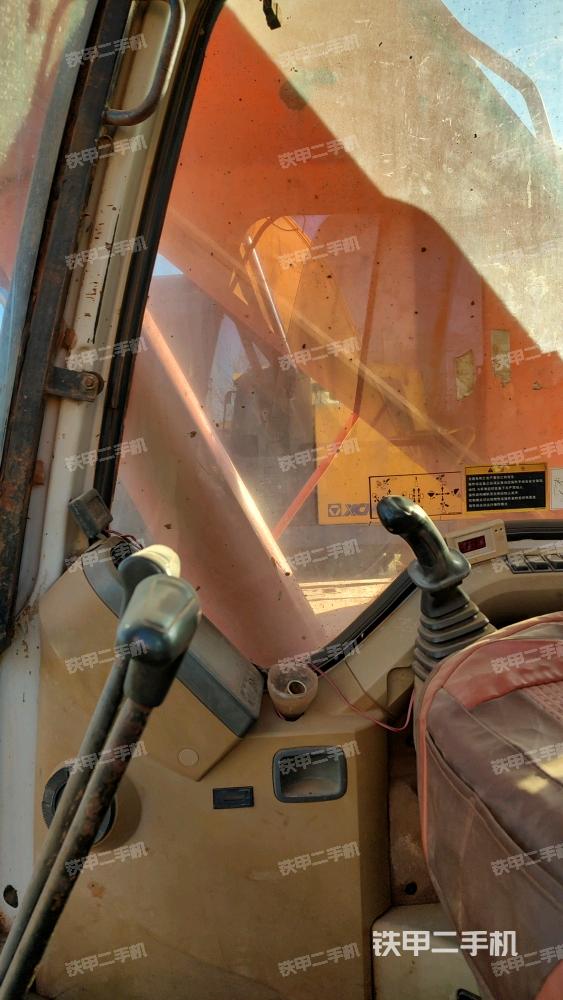 駕駛室整體（整機(jī)外觀）