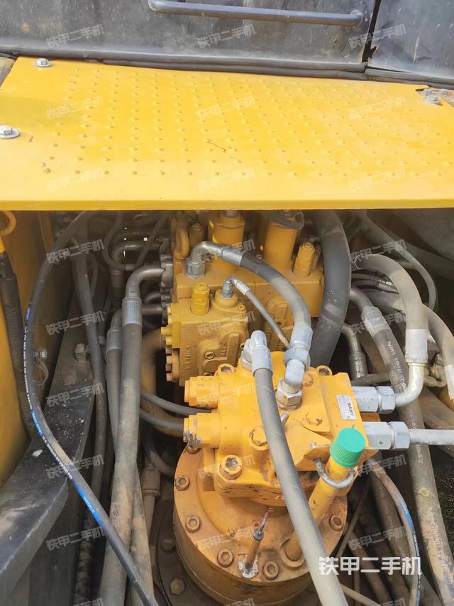 回转马达和主控阀（整机外观）